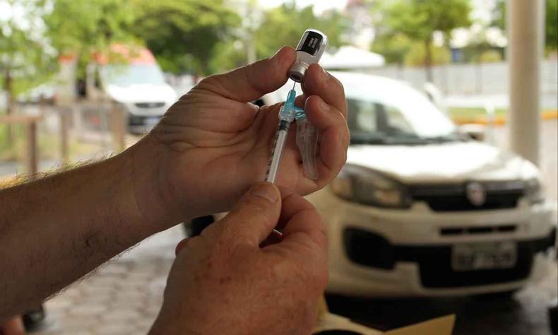 MG vacinou 89,6% do público-alvo com a 1ª dose e 71,58% com duas (foto: Edésio Ferreira/EM/D.A Press - 7/10/21) MG vacinou 89,6% do público-alvo com a 1ª dose